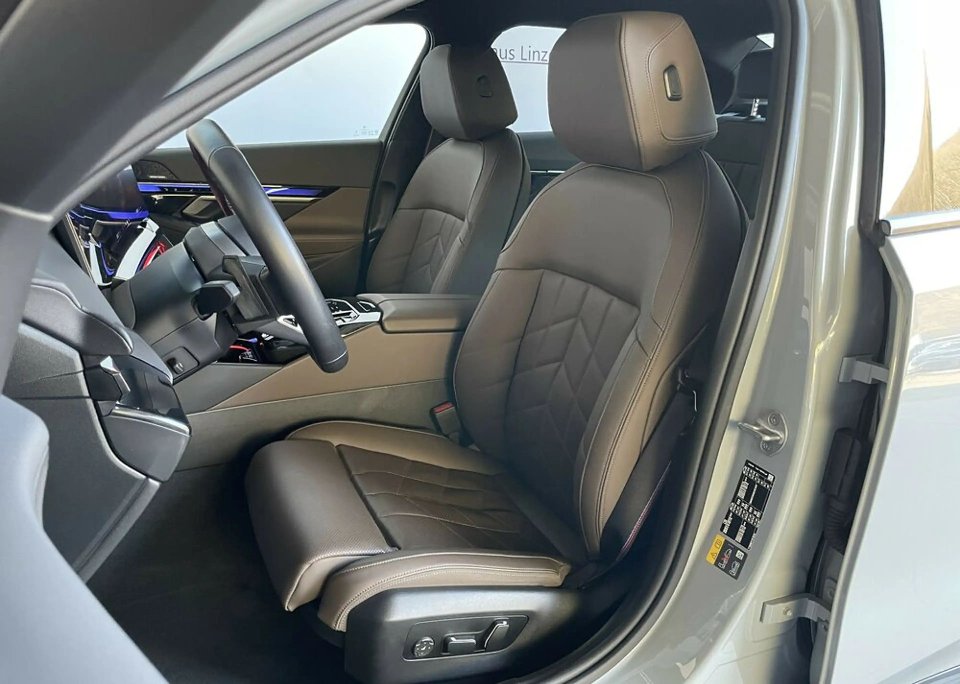 BMW i5 M60 xDrive *StHz*KeyGo*HuD*AHK*H&K*LenkradH*21'' — photo 10