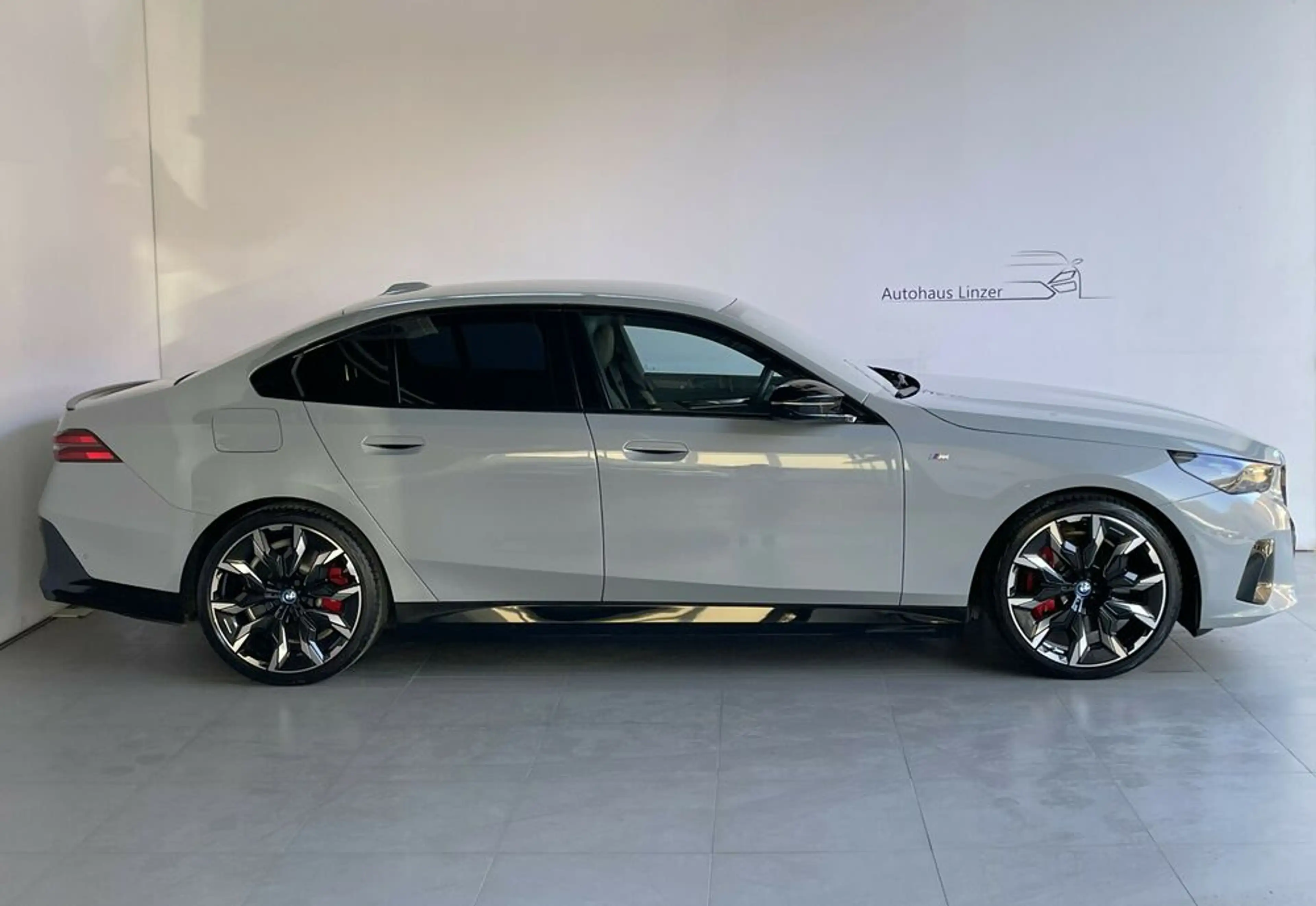 BMW i5 M60 xDrive *StHz*KeyGo*HuD*AHK*H&K*LenkradH*21'' — photo 4