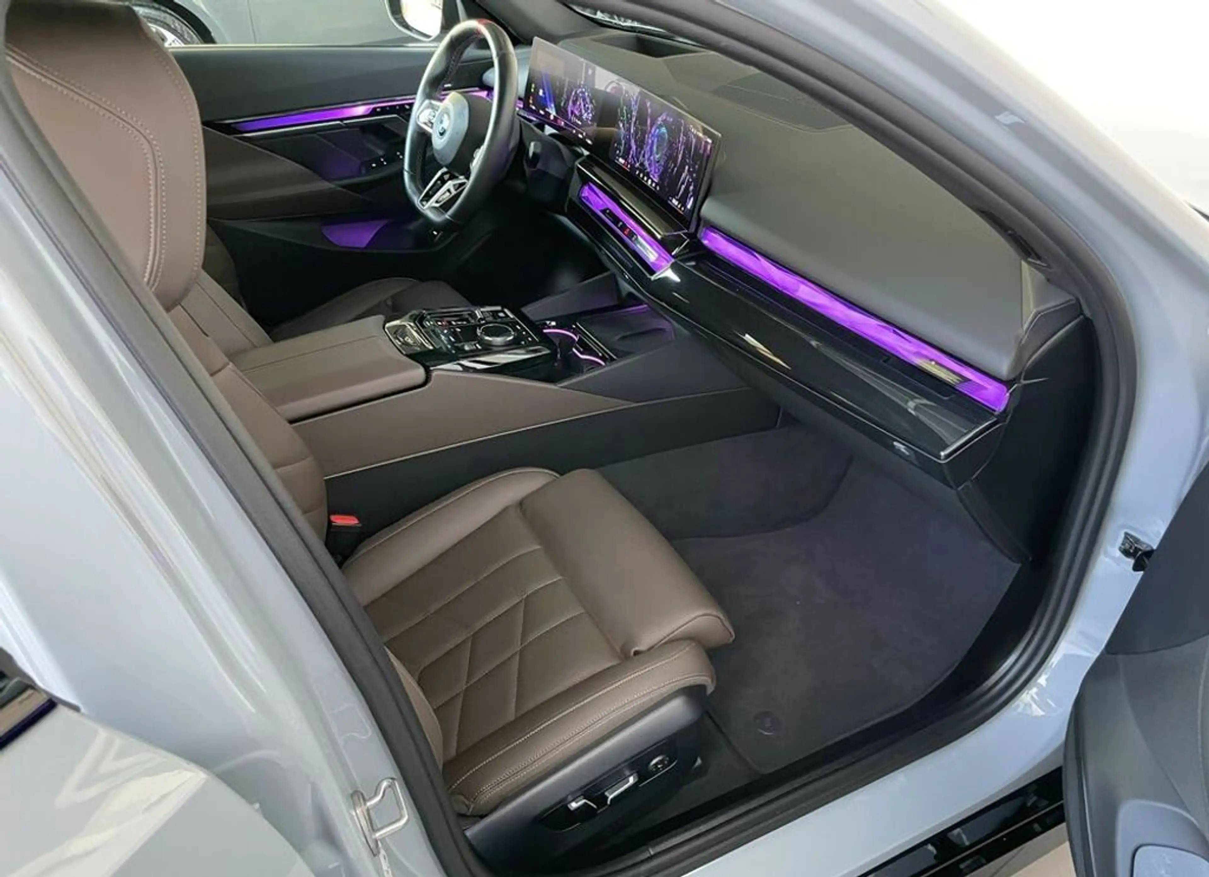 BMW i5 M60 xDrive *StHz*KeyGo*HuD*AHK*H&K*LenkradH*21'' — photo 12