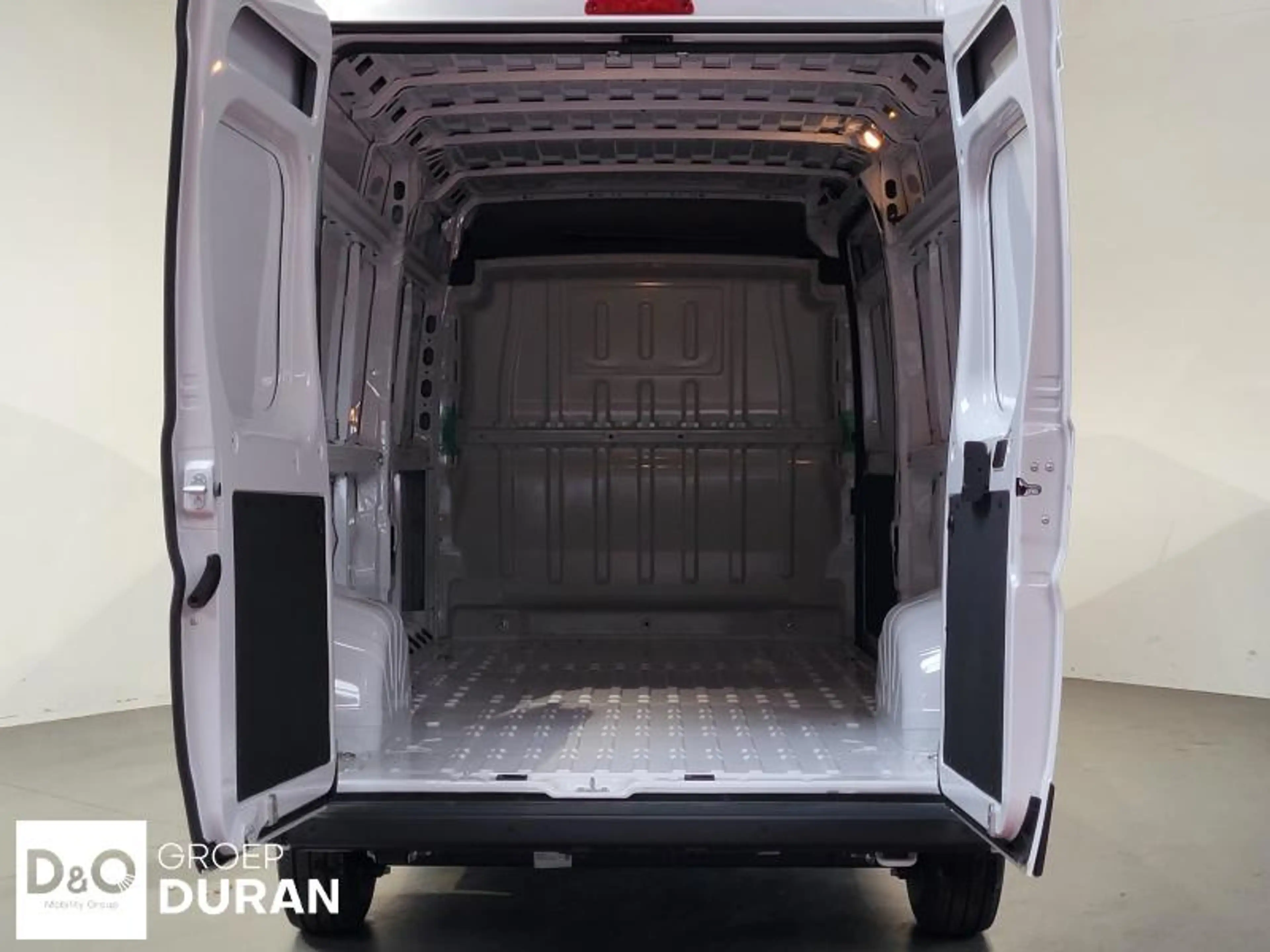 Peugeot Boxer 435 L3H2 2.2 BlueHDi 140 AT — photo 5