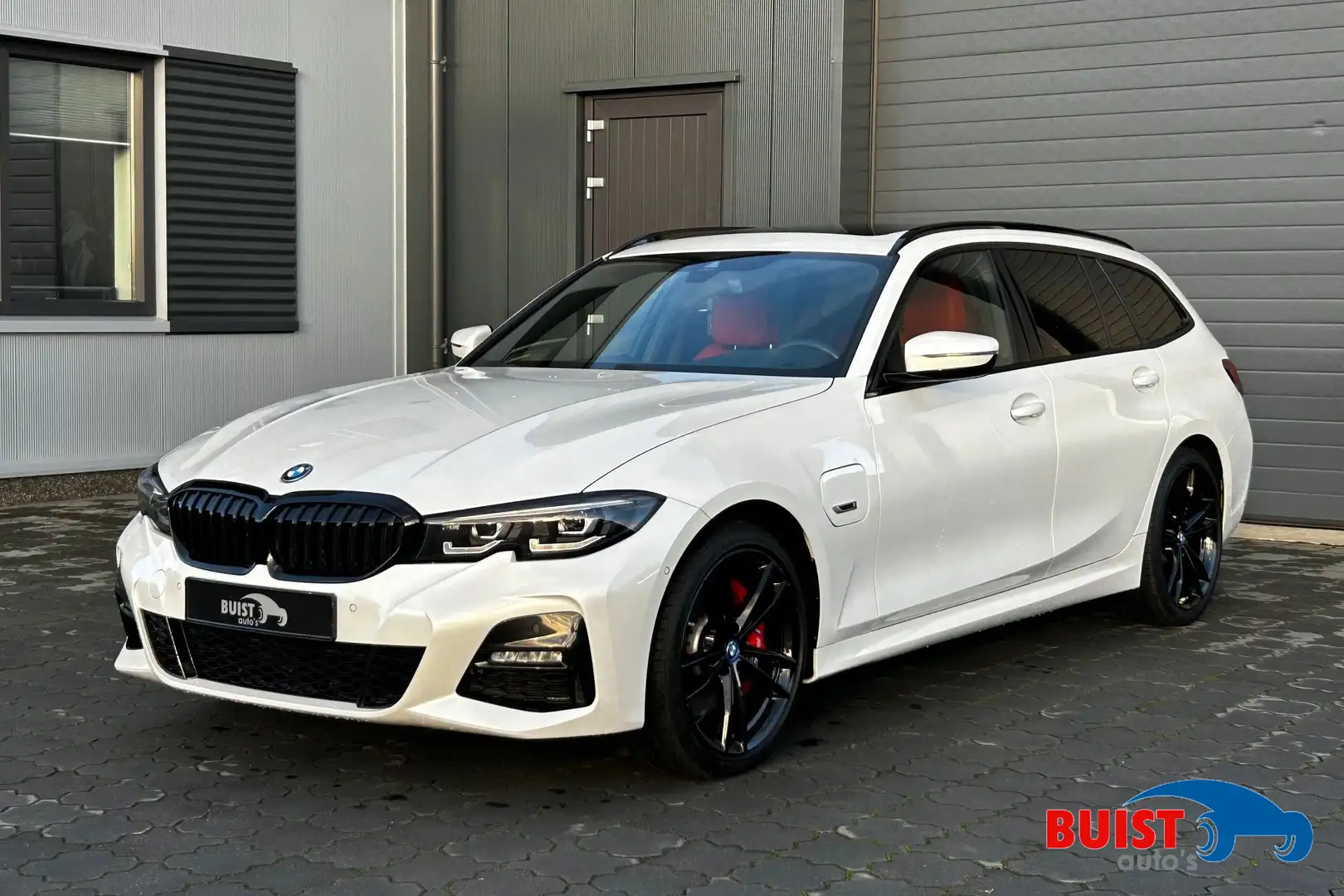 BMW 330 3-serie Touring 330e 293pk M-Sport INDIVIDUAL LEER Weiß - 1
