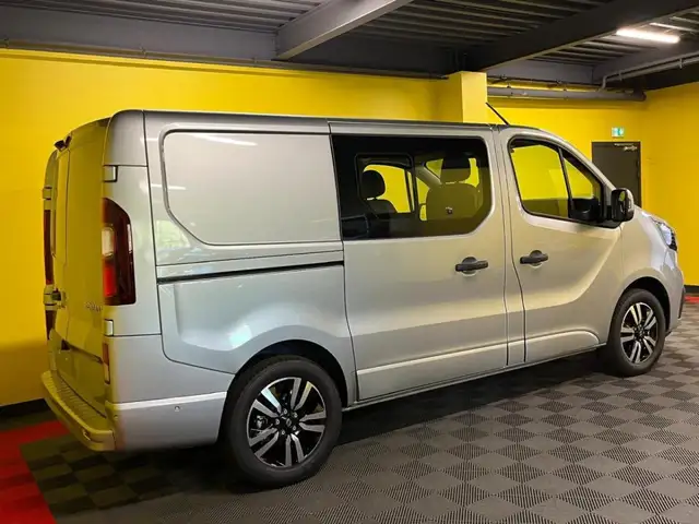 Renault Trafic view 2