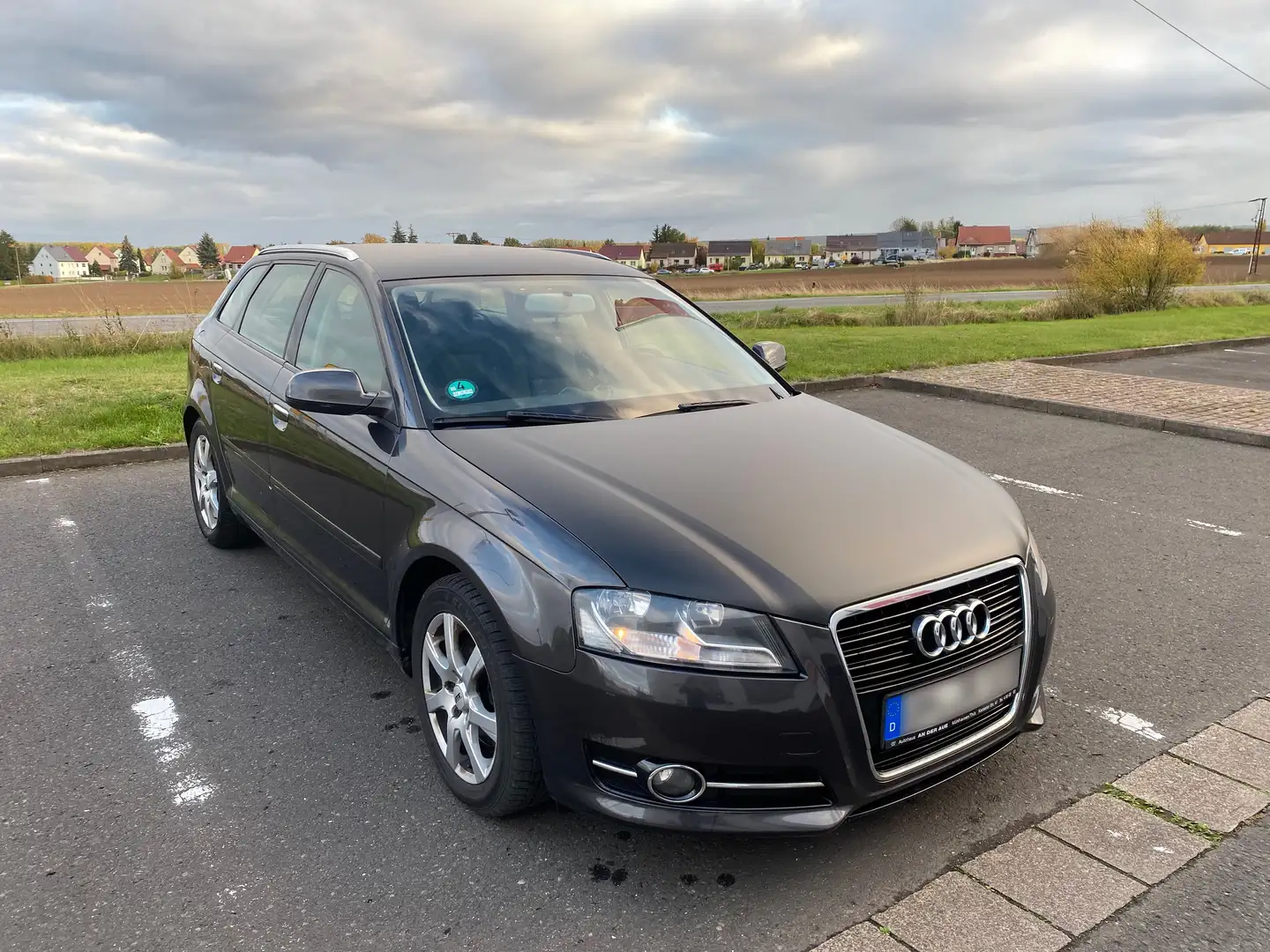 Audi A3 2.0 TDI, 140 PS, AHK, SHZ, 2 Radsätze+Alufelgen Schwarz - 1