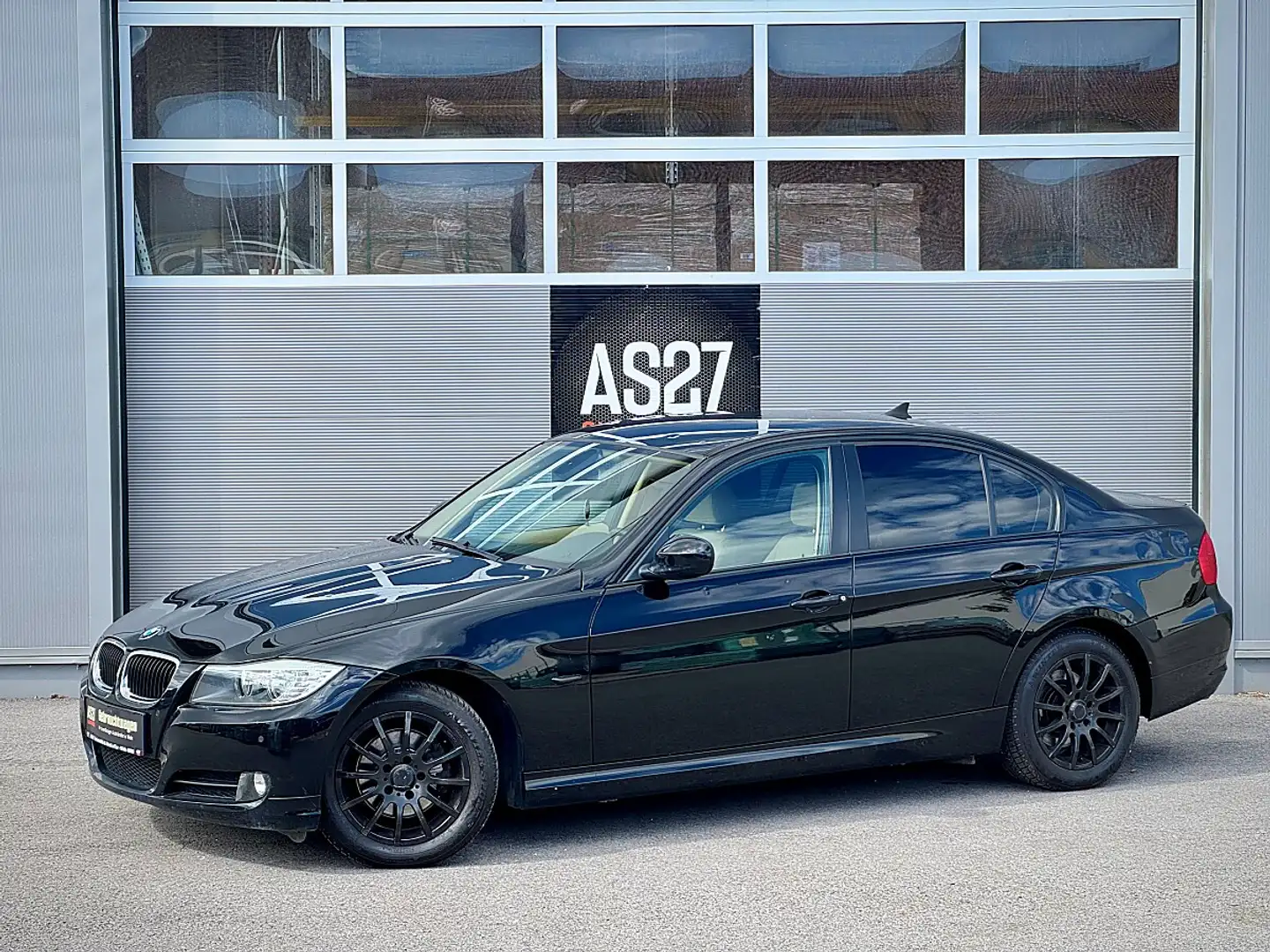 BMW 318 i Österreich-Paket Aut. Schwarz - 1