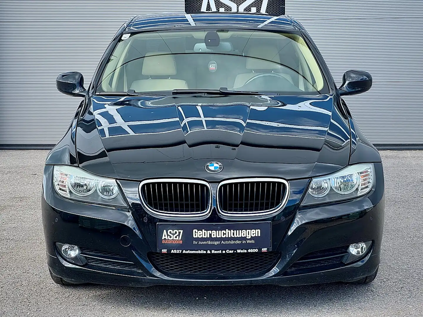 BMW 318 i Österreich-Paket Aut. Schwarz - 2