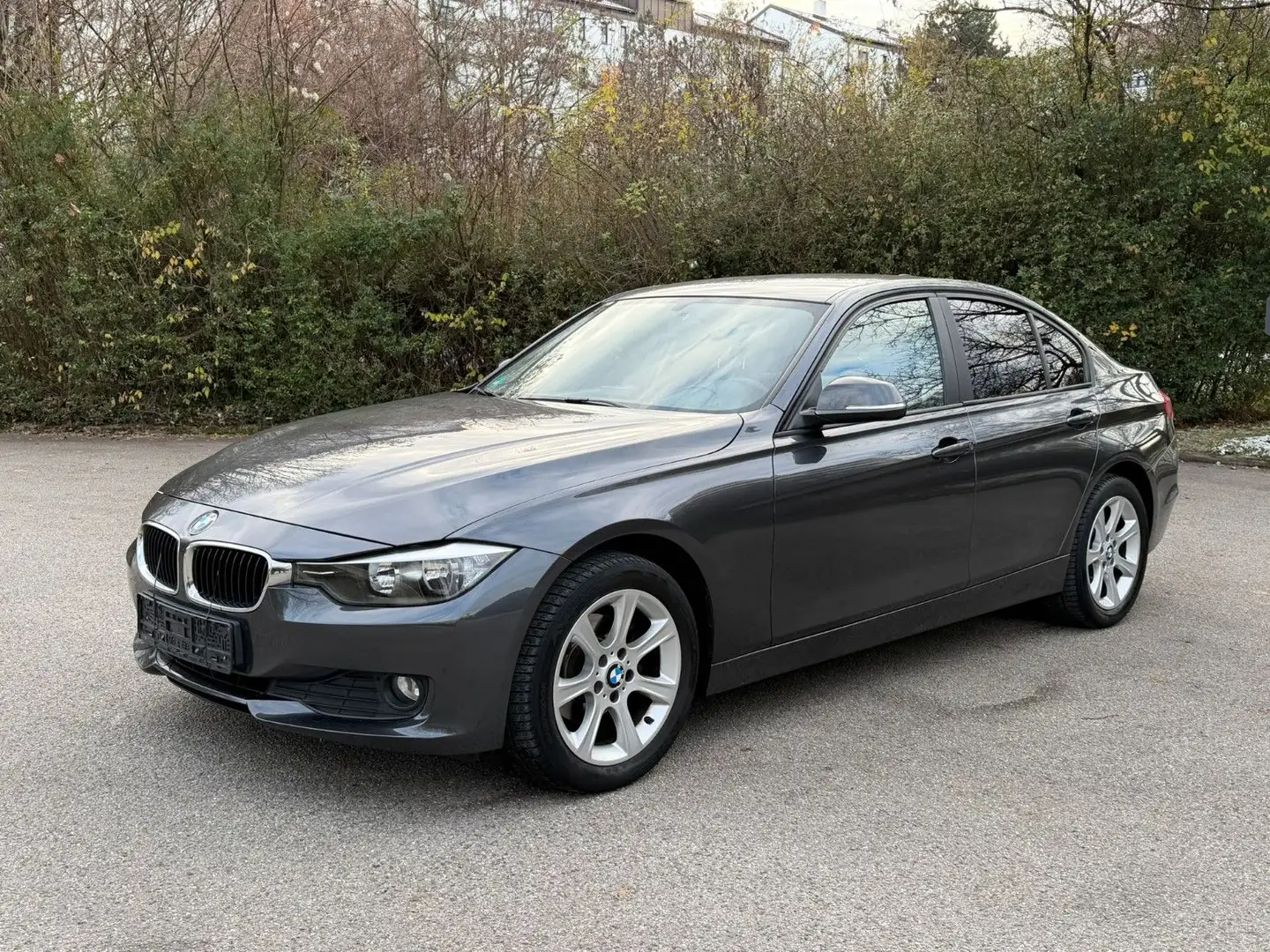 BMW 318 d F30 3er Luxury Line Navi Grau - 1