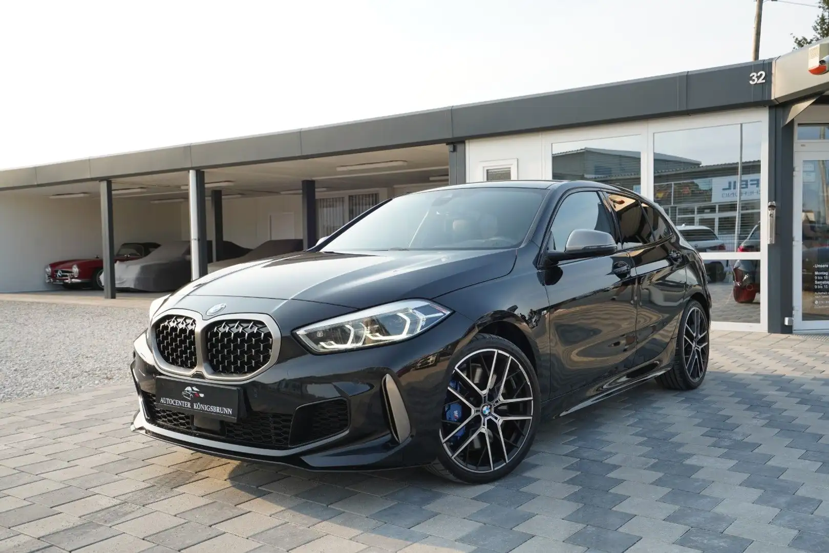 BMW 135 i*xDrive*Live Cockpit*Komfortzugang*Kamera* Noir - 1