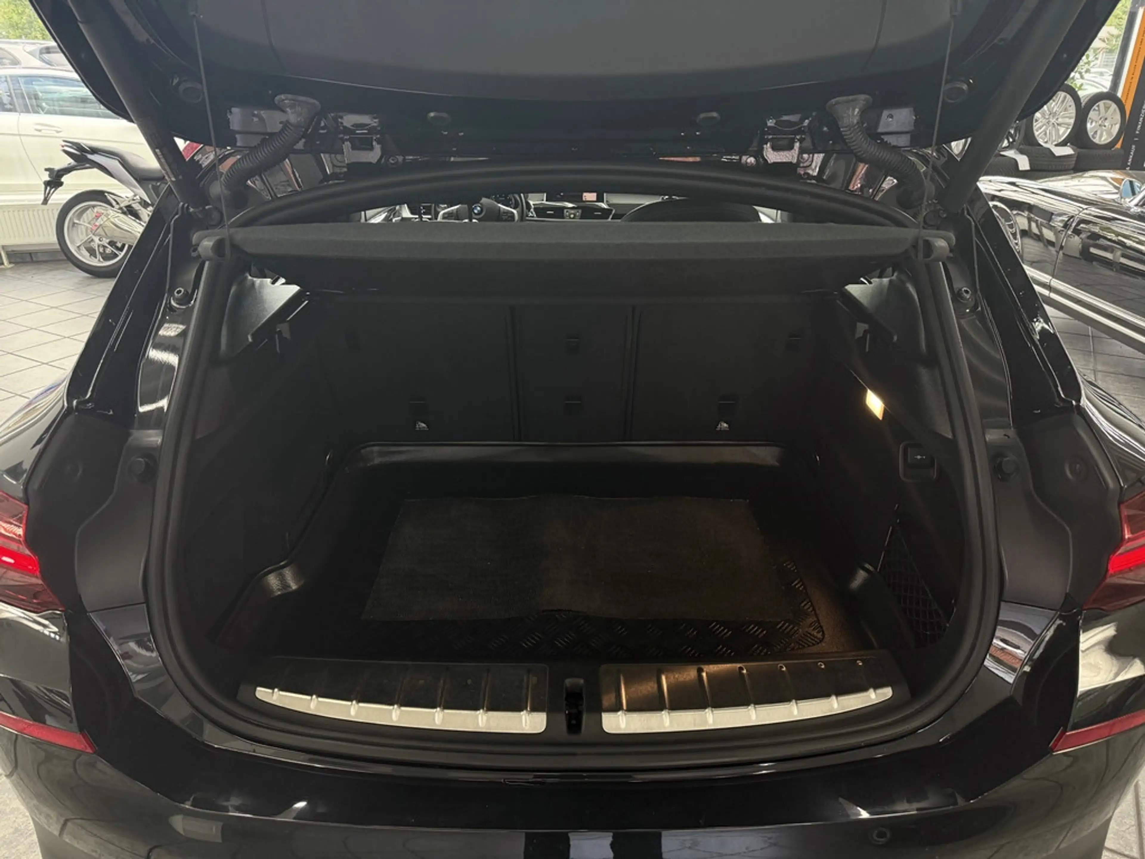 BMW X2 18d sDrive Advantage Plus, 1.Hd., LED, Navi — photo 5