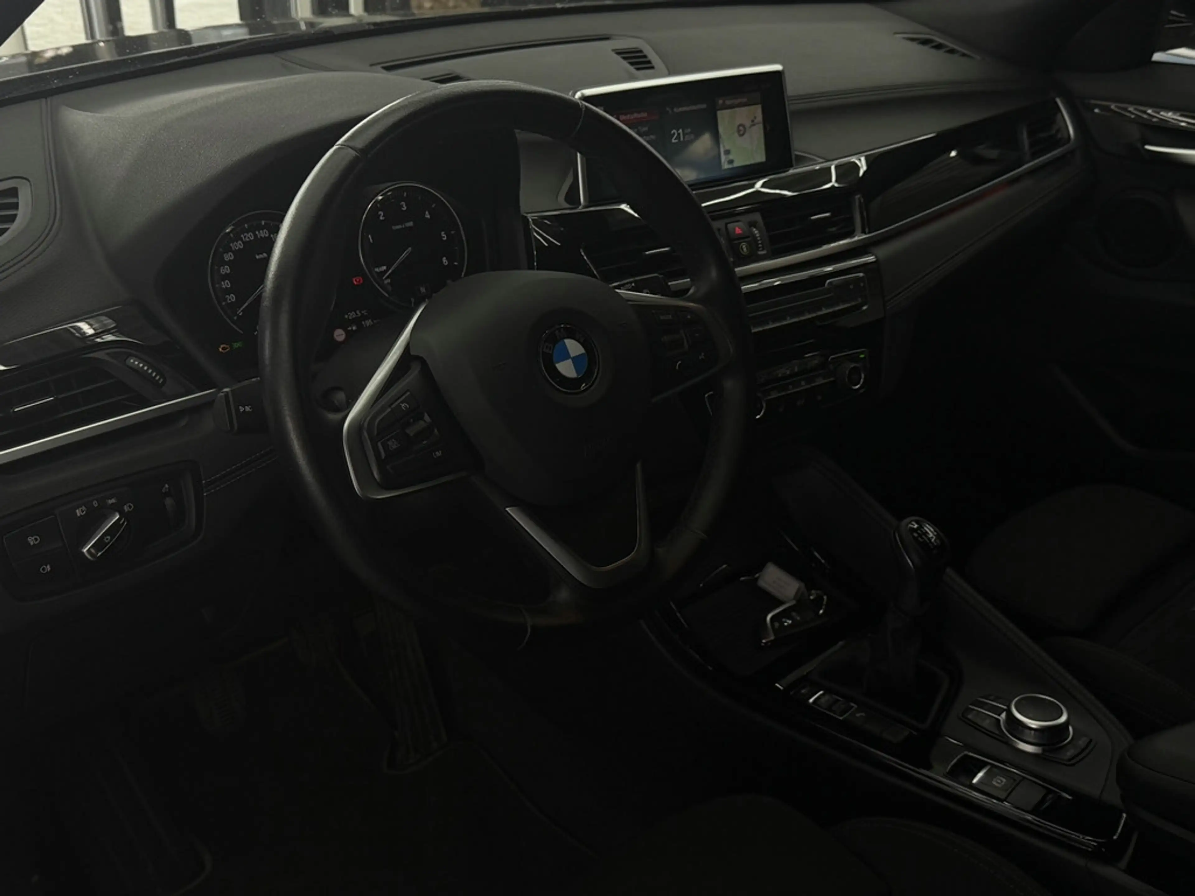 BMW X2 18d sDrive Advantage Plus, 1.Hd., LED, Navi — photo 7
