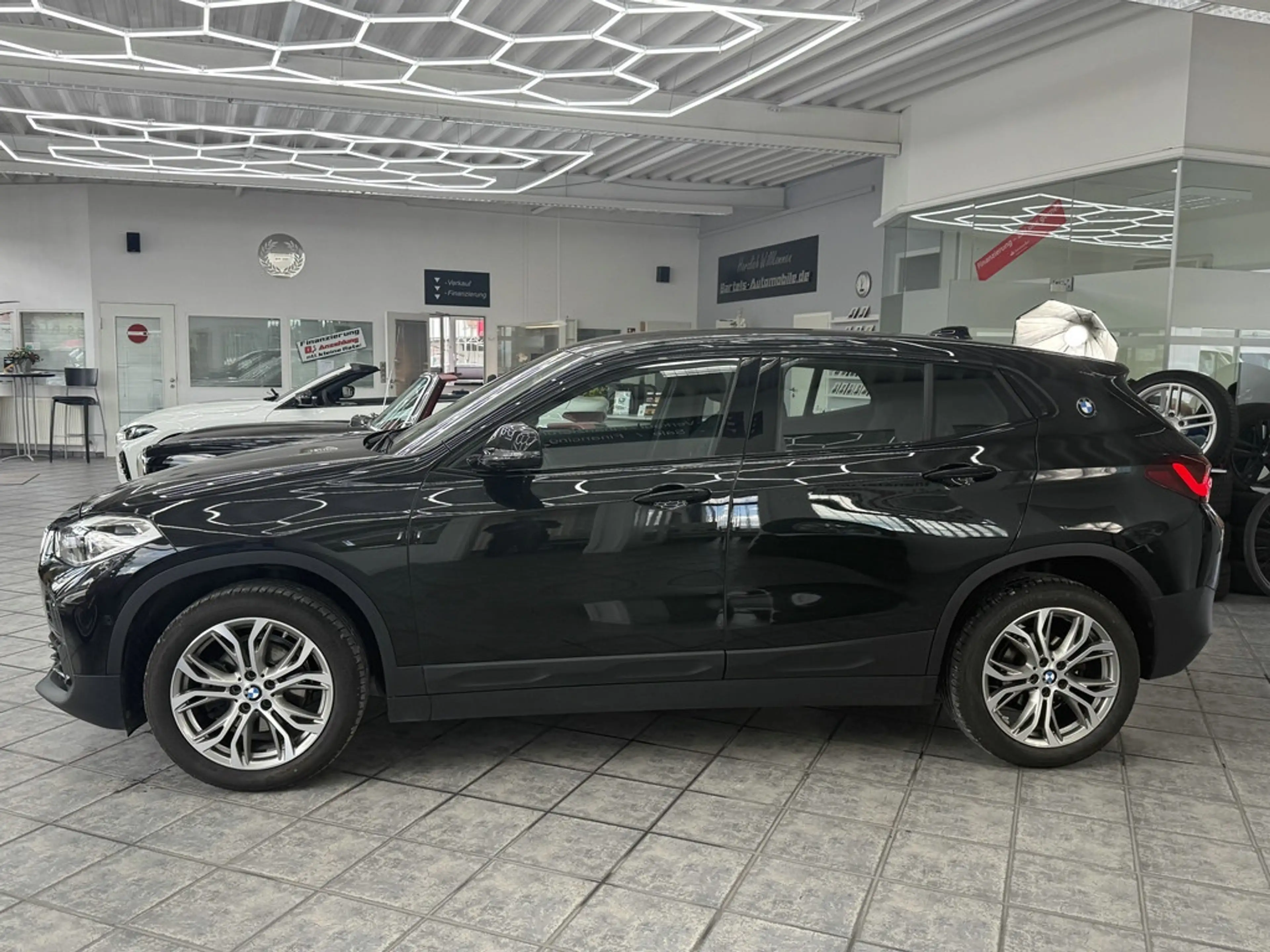 BMW X2 18d sDrive Advantage Plus, 1.Hd., LED, Navi — photo 2