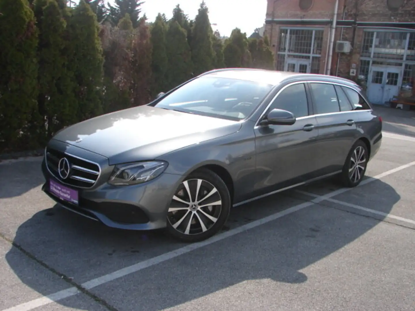 Mercedes-Benz E 300 de T Aut. Grau - 1