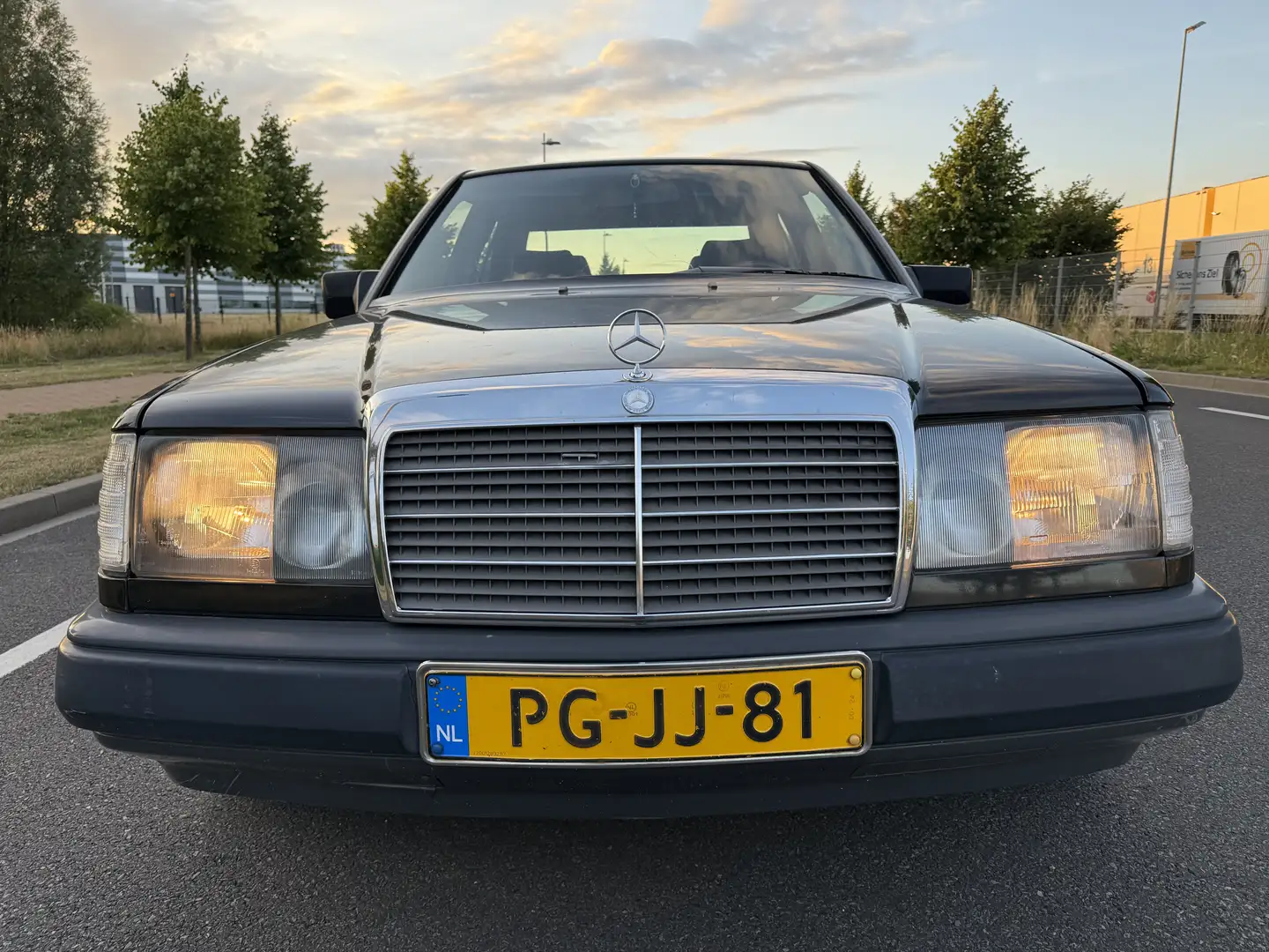 Mercedes-Benz E 260 Automaat 4Matic Negru - 2