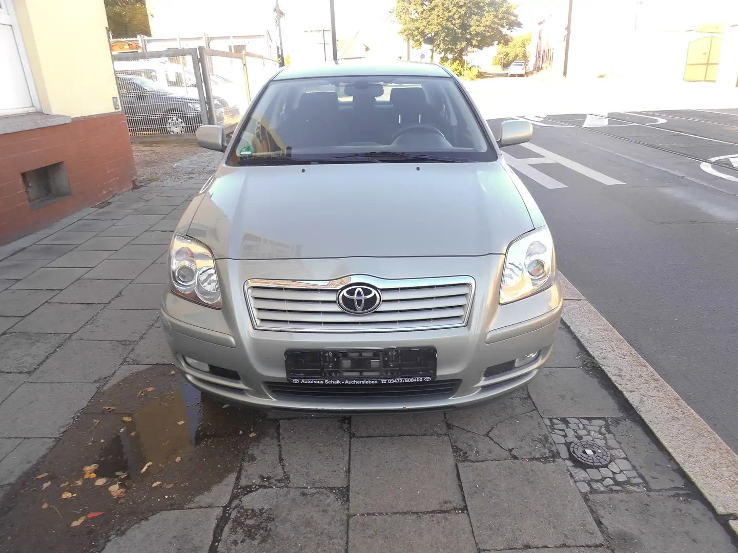 Toyota Avensis 1.8 Sol Lim. Grau - 1
