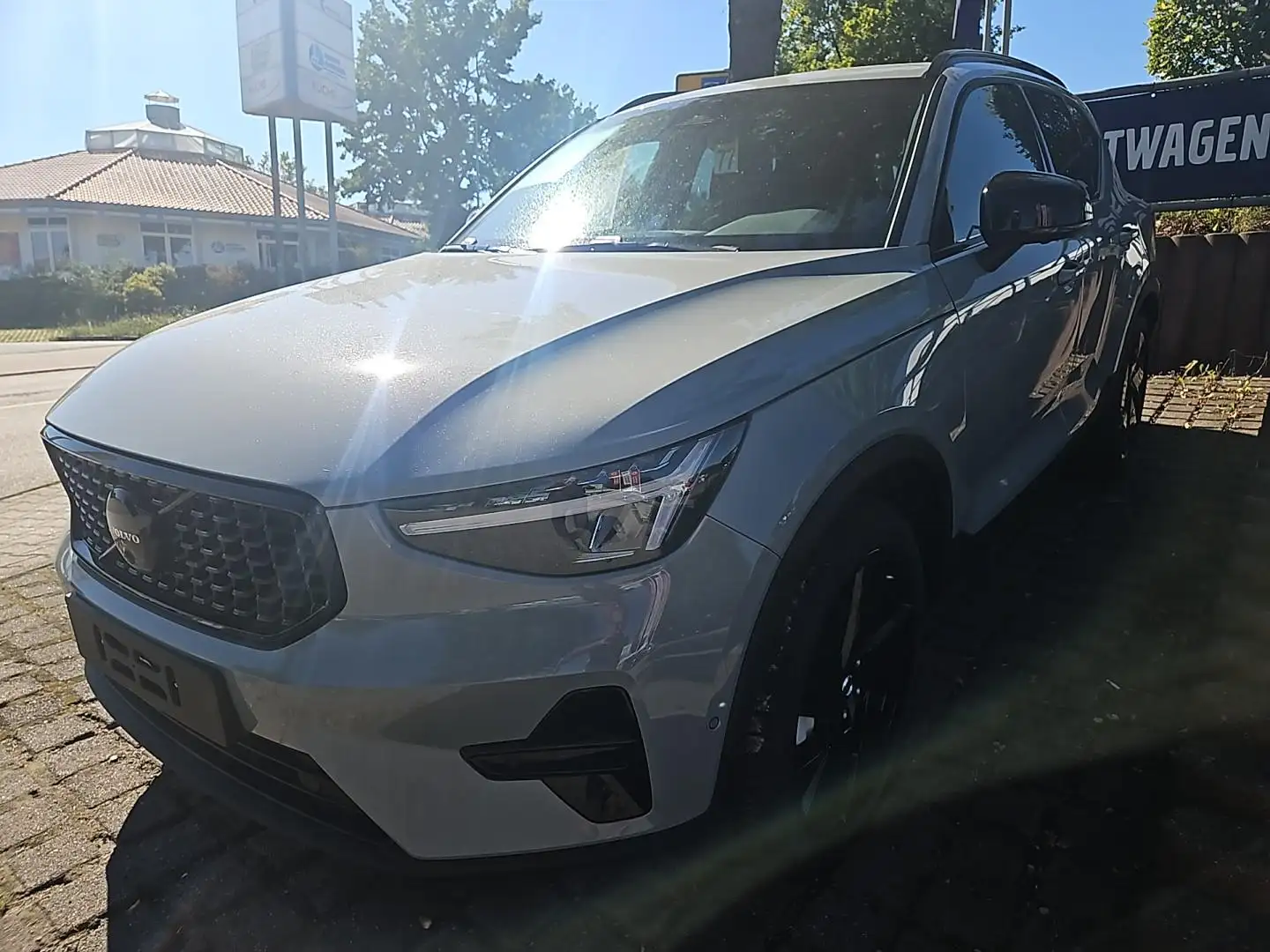 Volvo XC40 B3 Plus Black Edition" Mitsommar Aktion" Grau - 1