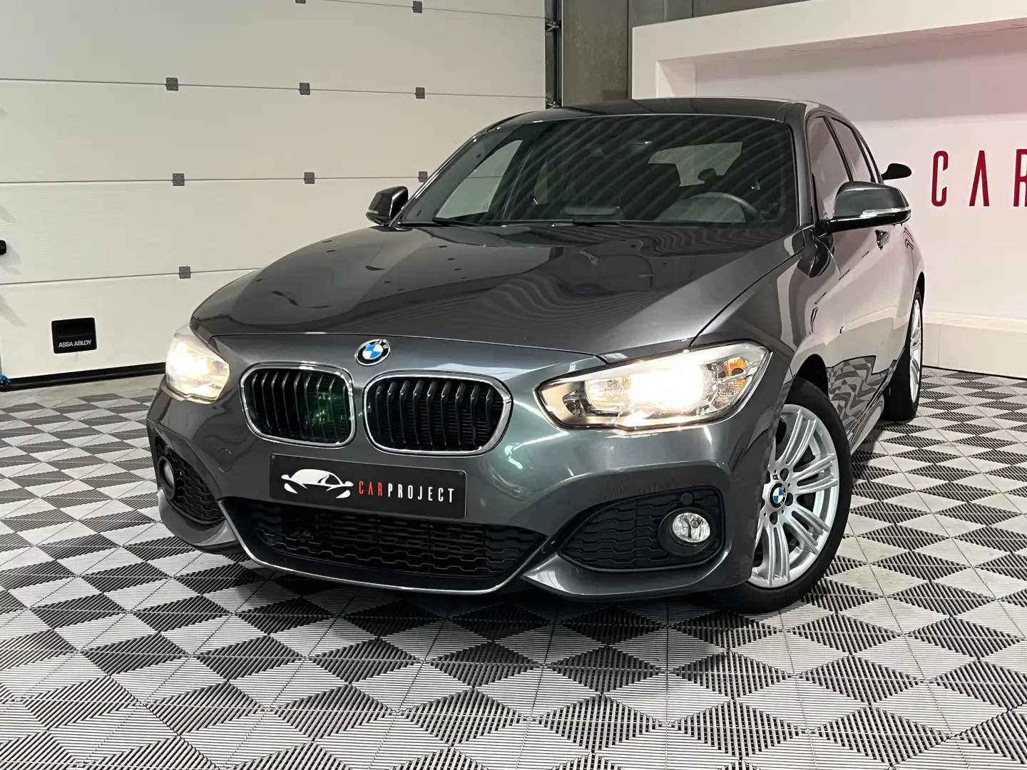 BMW 116 116i PACK M INT+EXT/GPS/CLIM AUTO/PDC ARR/ATT REM Grijs - 1