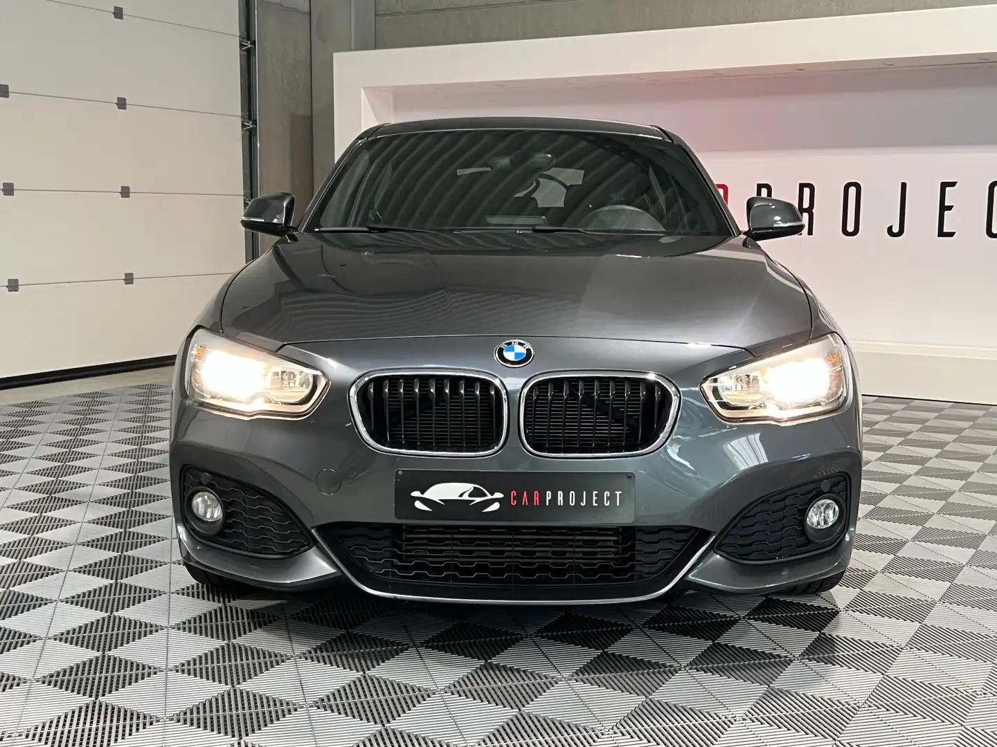 BMW 116 116i PACK M INT+EXT/GPS/CLIM AUTO/PDC ARR/ATT REM Grijs - 2