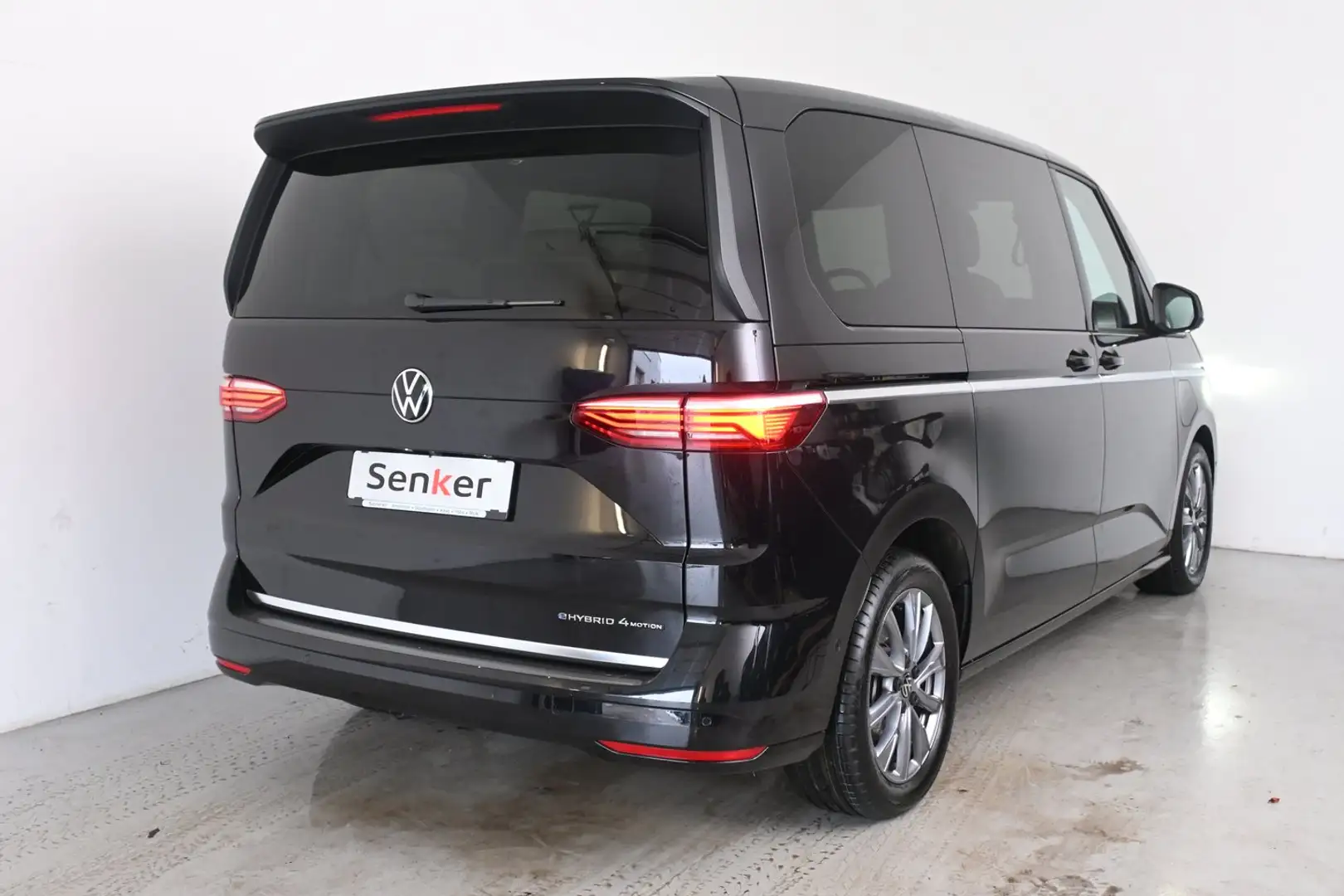 Volkswagen T7 Multivan VW T7 Multivan Style eHybrid 180 kW 4MOTION Schwarz - 2