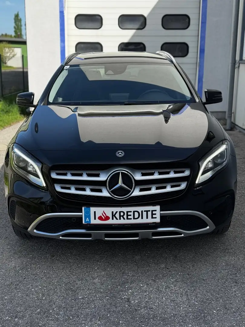 Mercedes-Benz GLA 180 Urban Line Paket 7G-DCT Fekete - 2