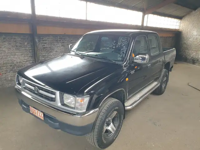 Toyota Hilux 2.4 TD 4WD SR5