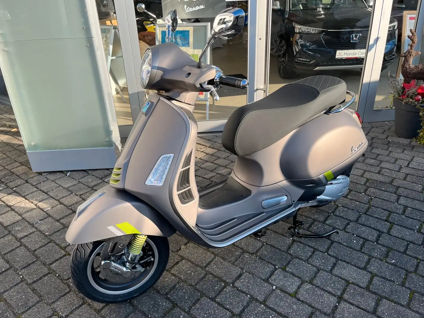 Vespa GTS 300 E5 ABS Supertech Gris - 1