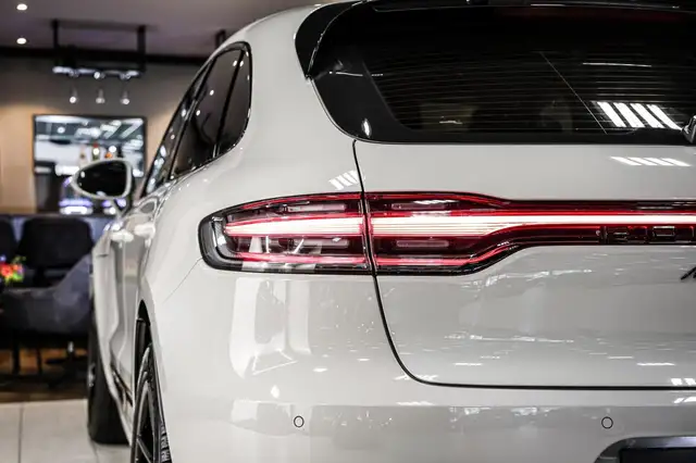 Porsche Macan view 16