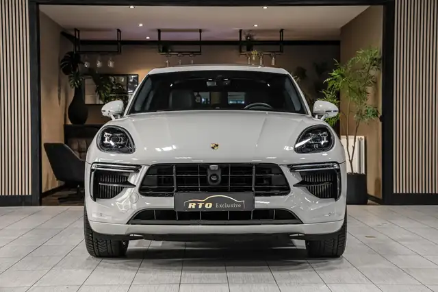 Porsche Macan view 15