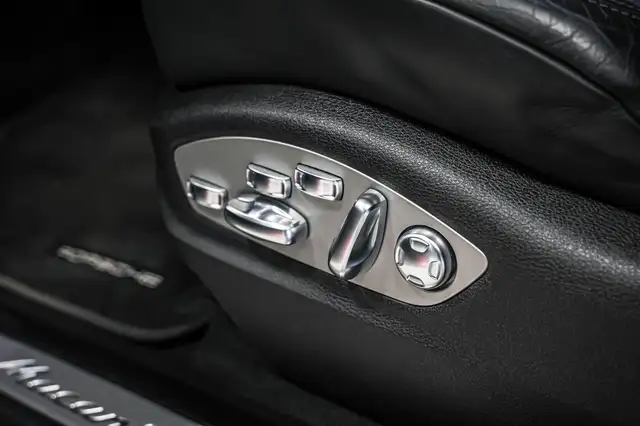 Porsche Macan view 11