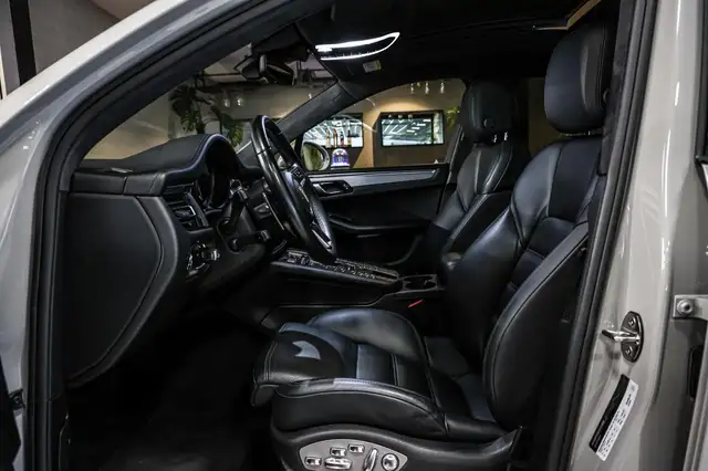 Porsche Macan view 9