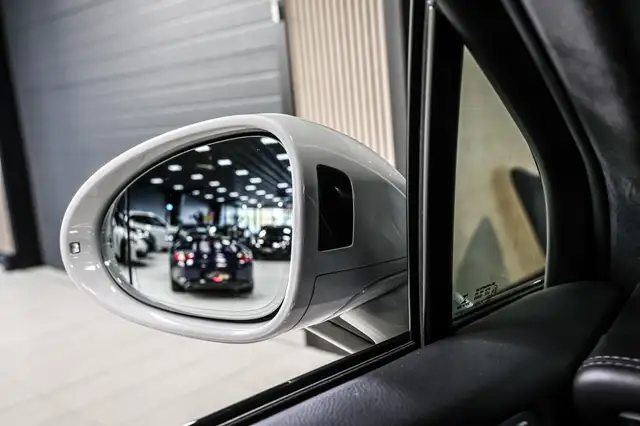 Porsche Macan view 24