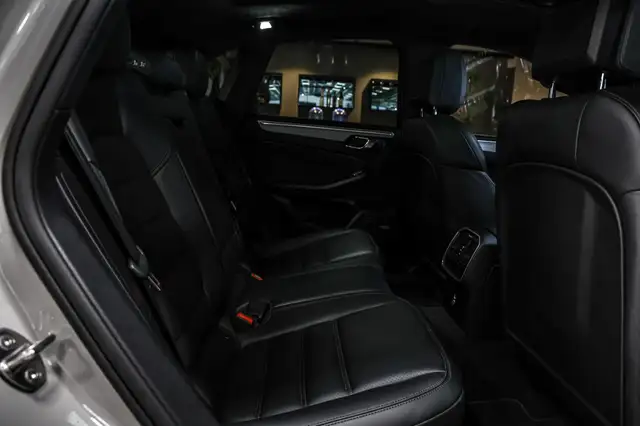 Porsche Macan view 26
