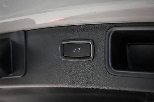 Porsche Macan view 29