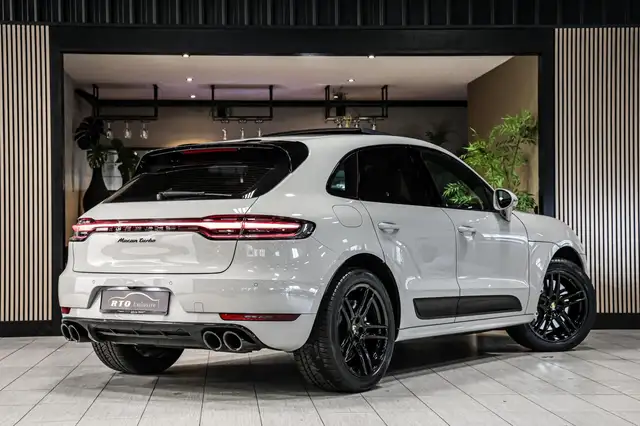 Porsche Macan view 5