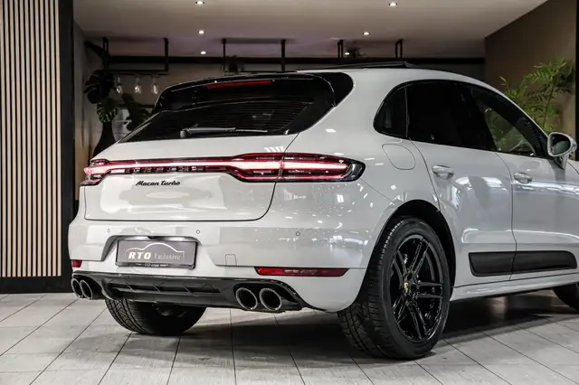 Porsche Macan view 14