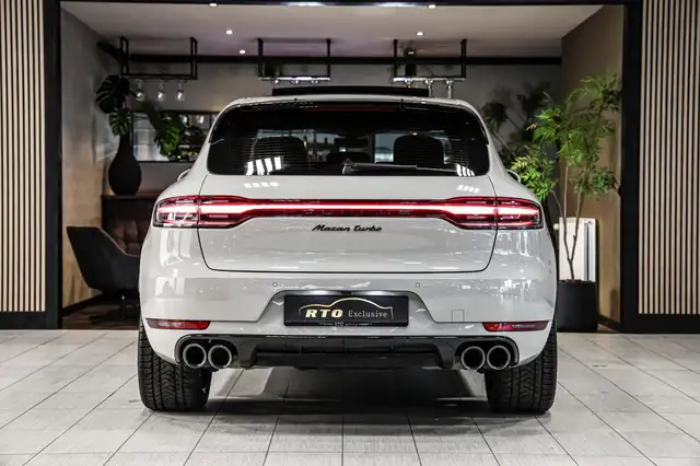 Porsche Macan view 7