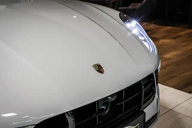 Porsche Macan view 22