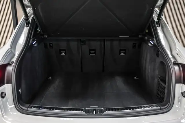 Porsche Macan view 28