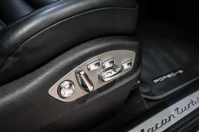 Porsche Macan view 25