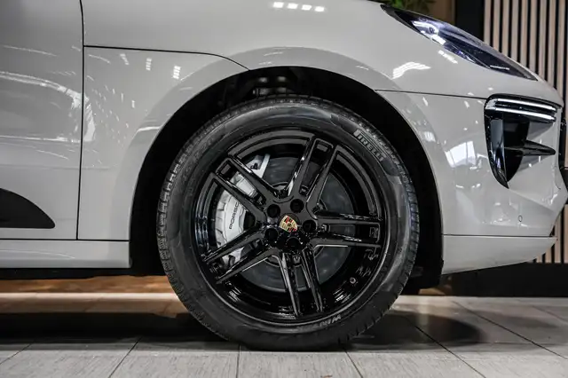 Porsche Macan view 20