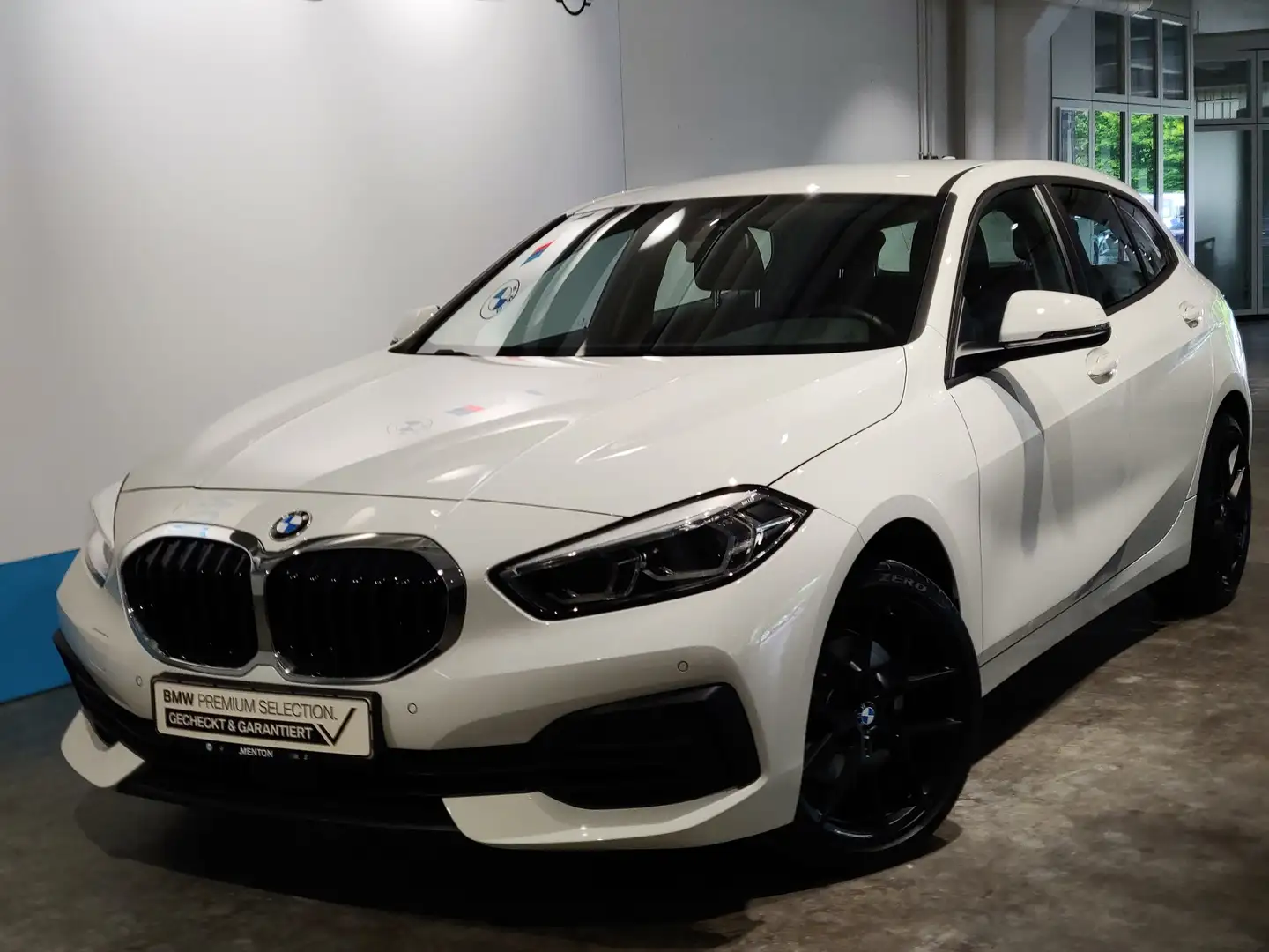 BMW 118 i Advantage/18" M-Räder/LED/Tempomat Weiß - 2