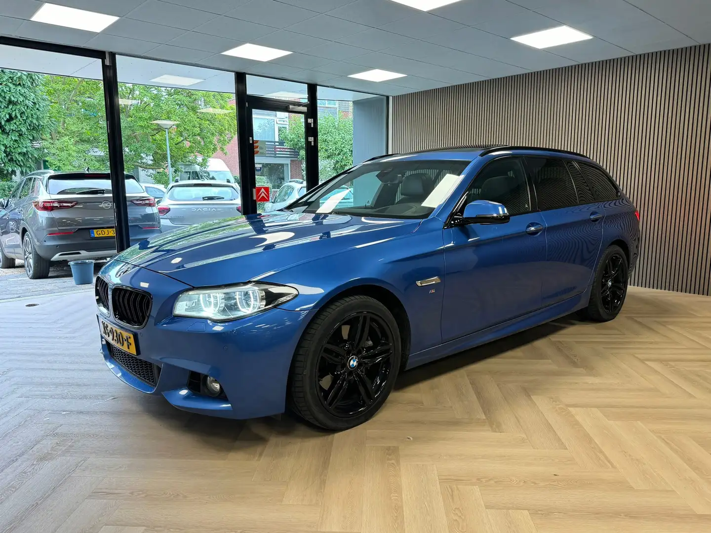 BMW 535 5-serie Touring 535xd High Executive M-pakket AUT. Blue - 2
