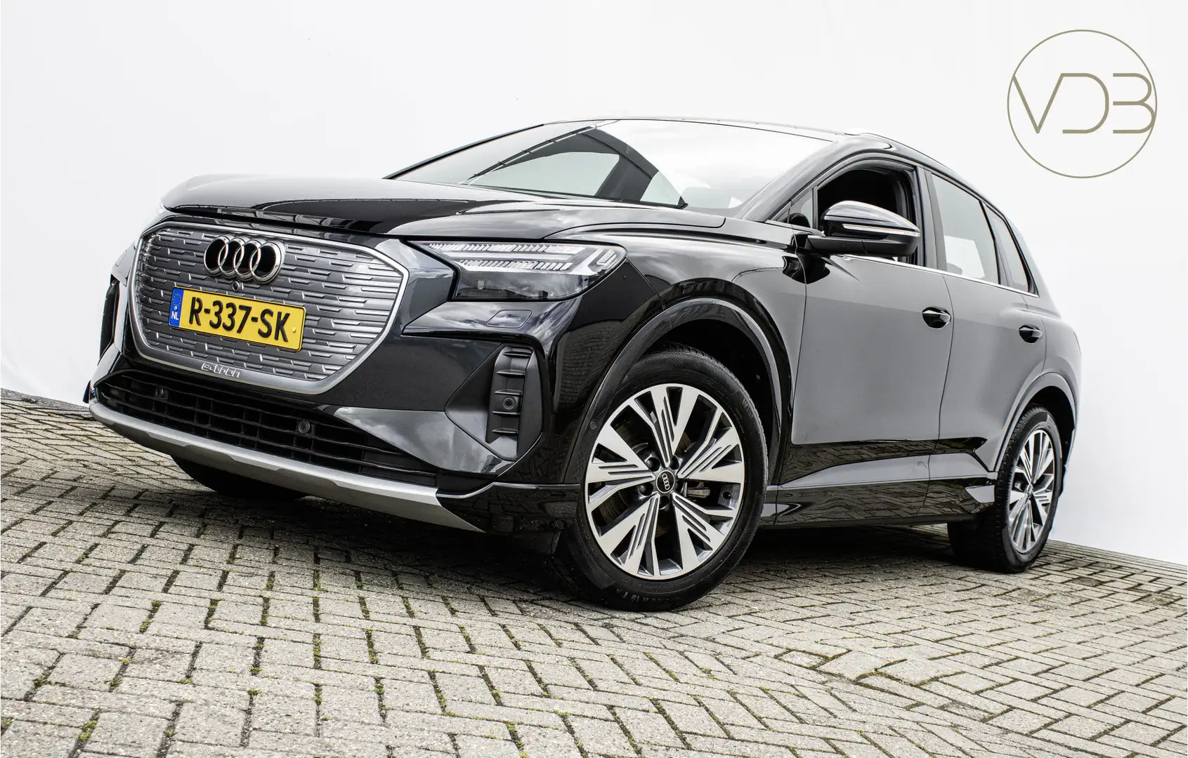 AUDI Q4
