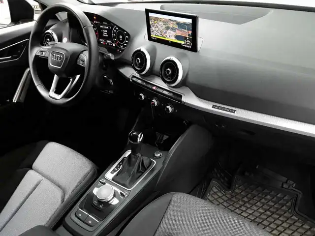 Audi Q2 view 9