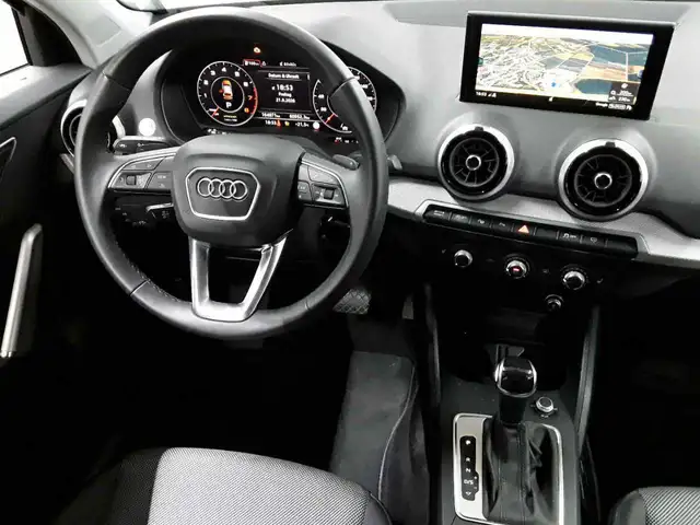 Audi Q2 view 10