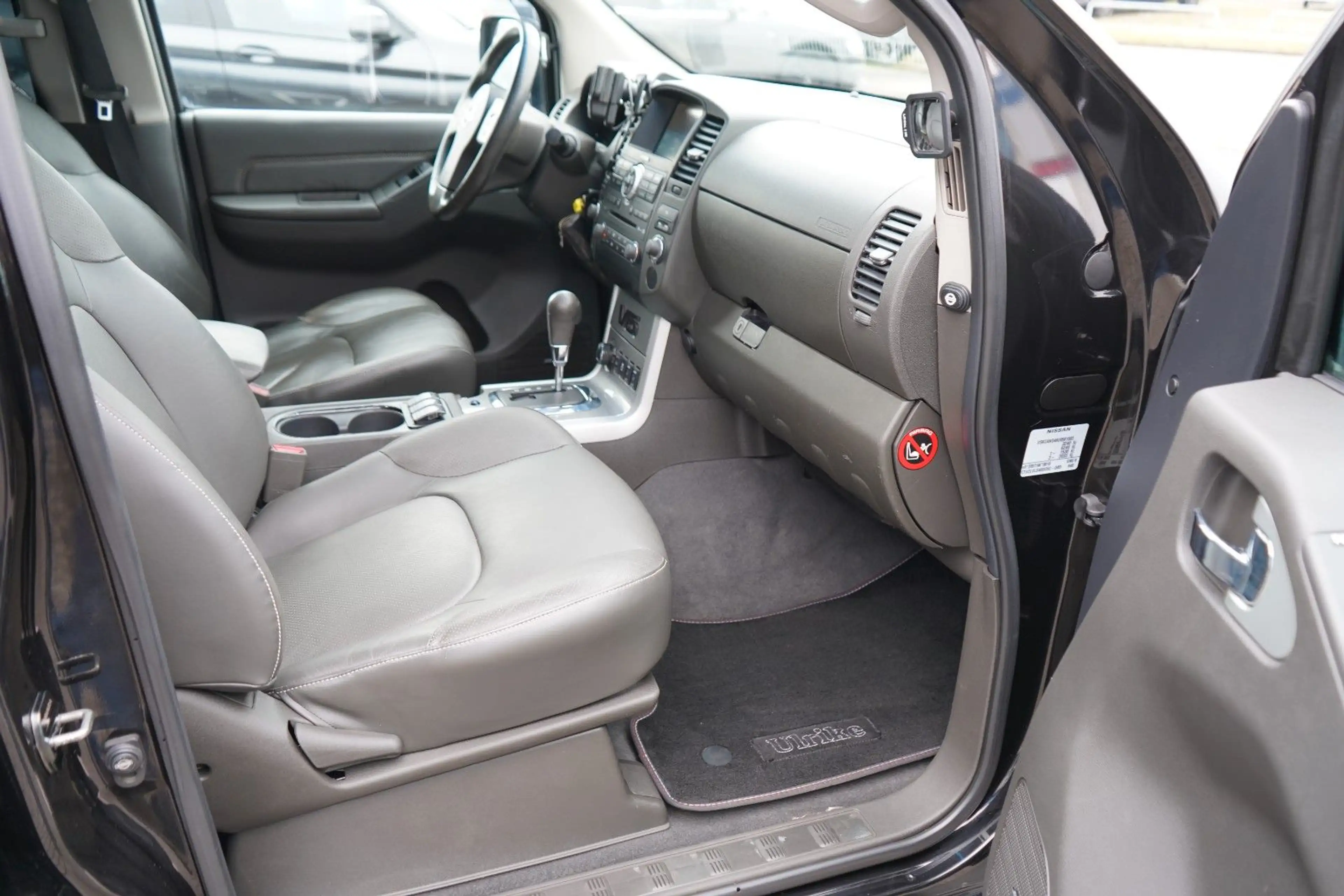 Nissan Navara Pickup Double Cab LE V6 4X4 AUTOMATIK — photo 10