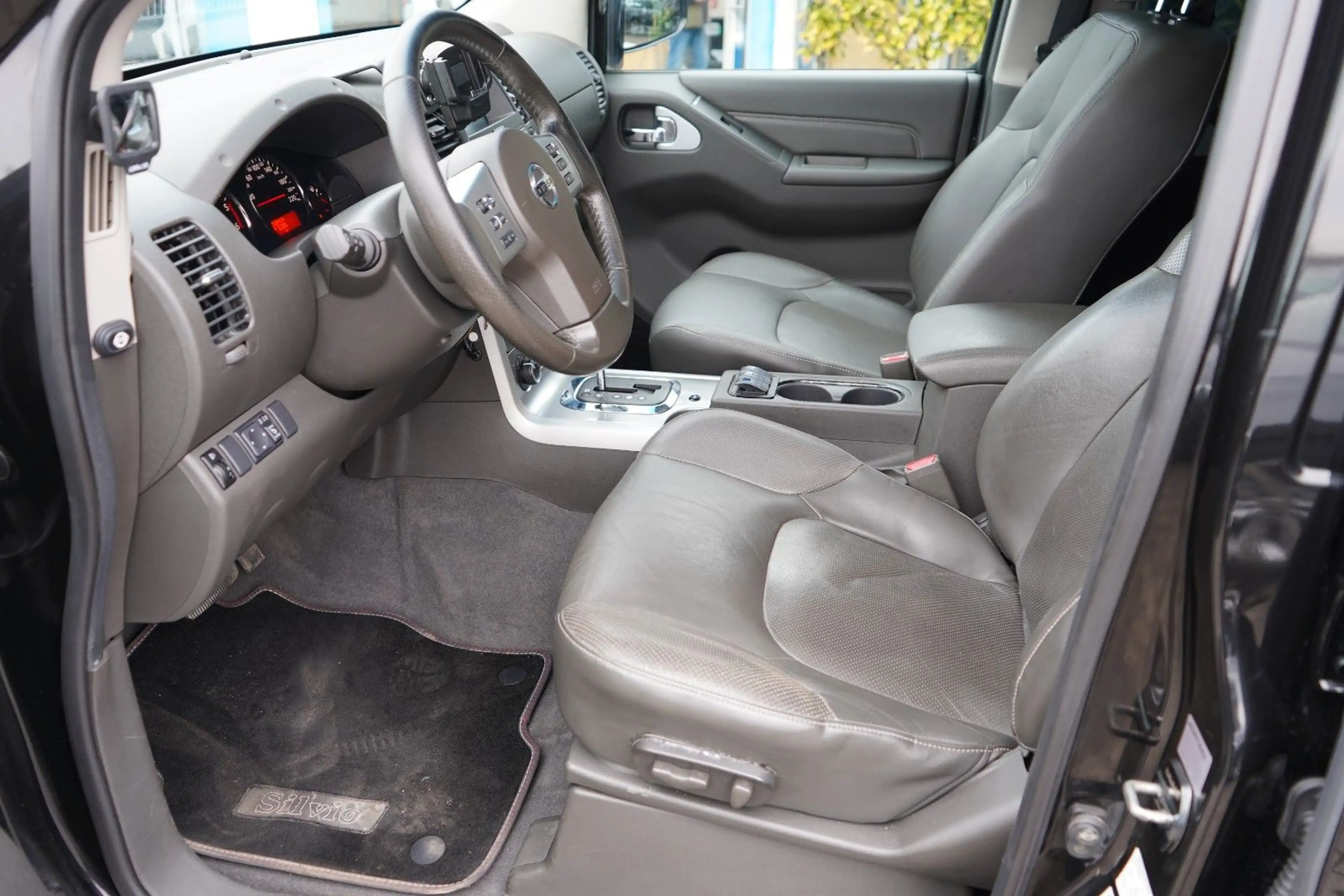 Nissan Navara Pickup Double Cab LE V6 4X4 AUTOMATIK — photo 12