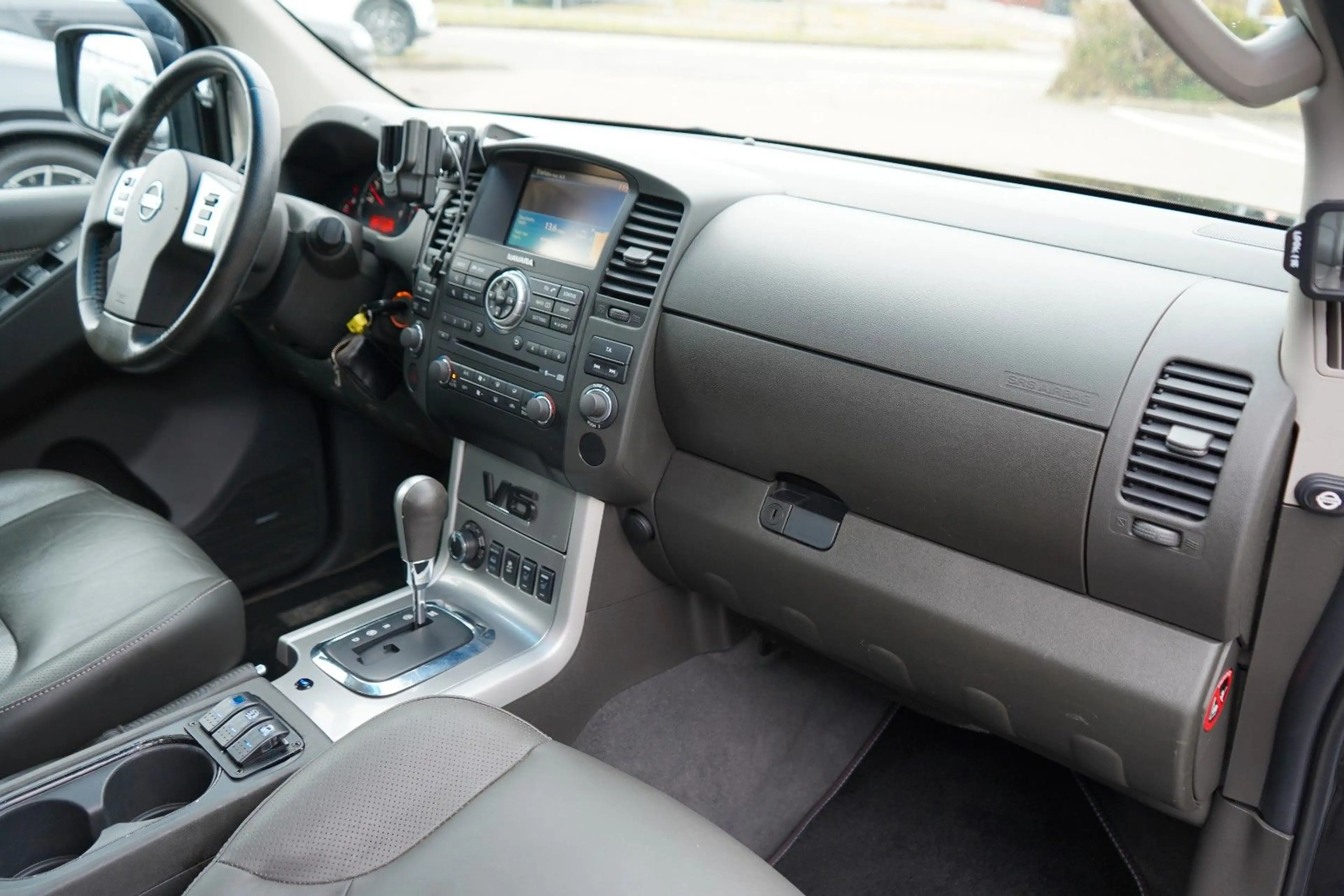 Nissan Navara Pickup Double Cab LE V6 4X4 AUTOMATIK — photo 11