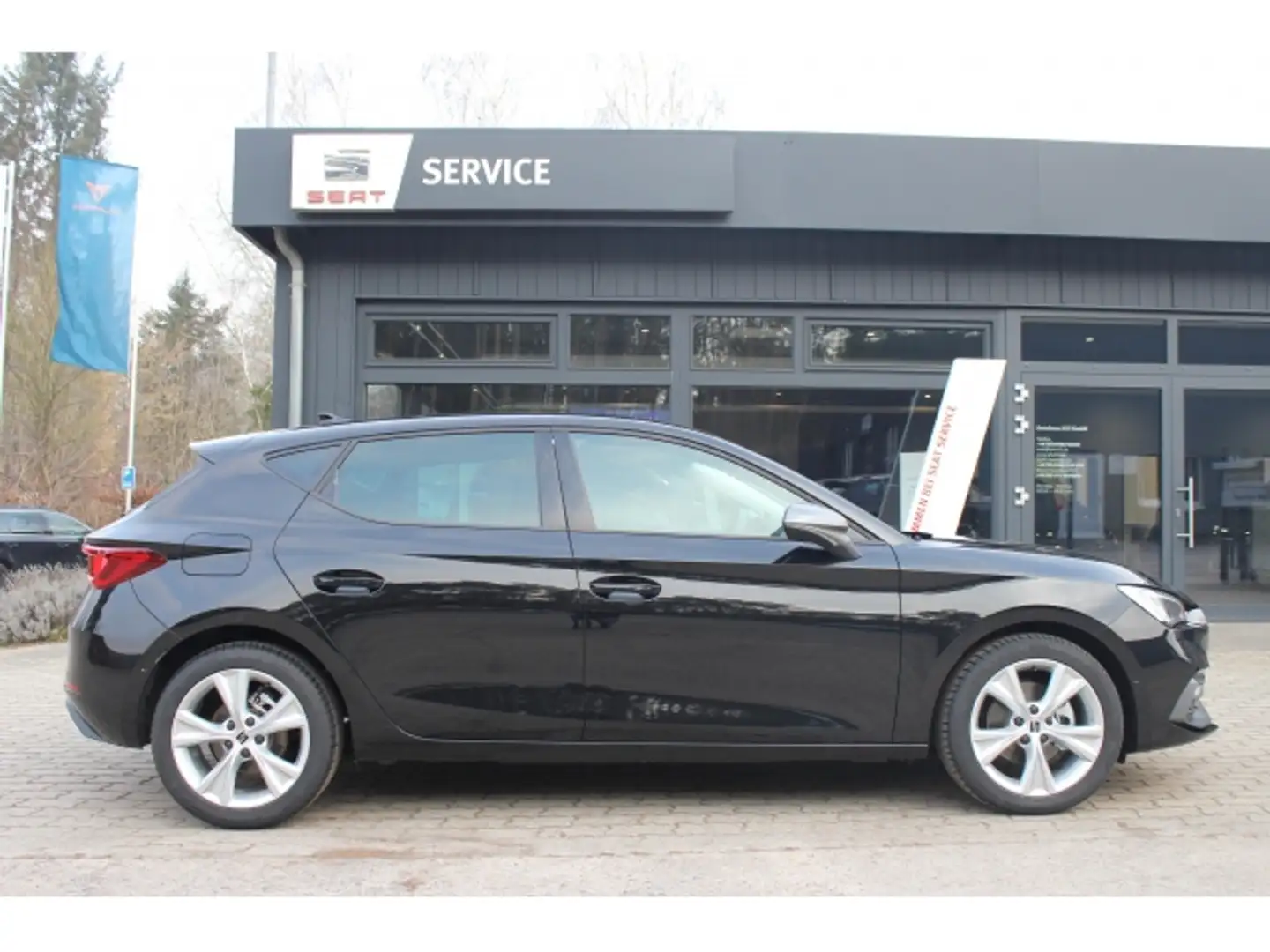 SEAT Leon Leon 1.5 TSI FR Matrix. Navi AHK. SHZ. ACC. PDCv+h Schwarz - 2