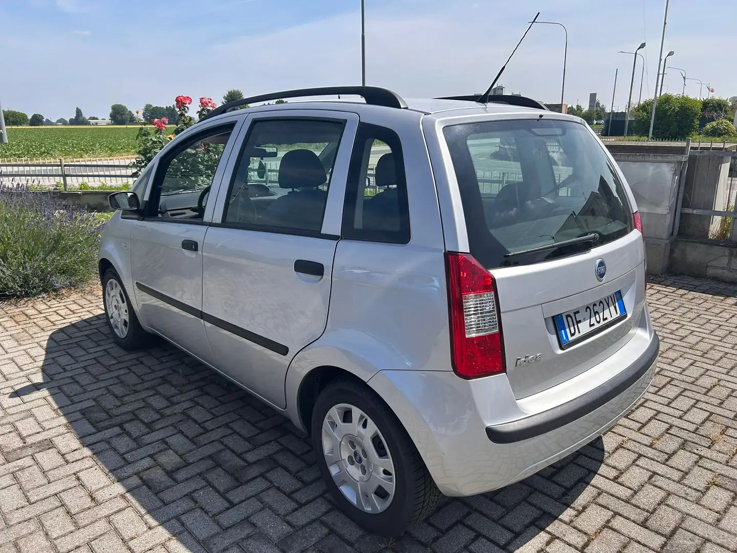 Fiat Idea Idea 1.2 16v Plateado - 2