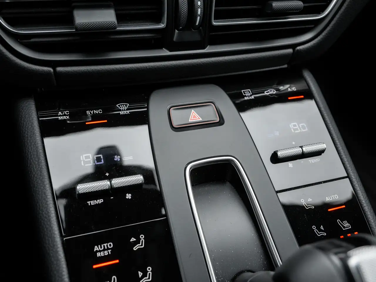 Porsche Macan снимка Porsche Macan