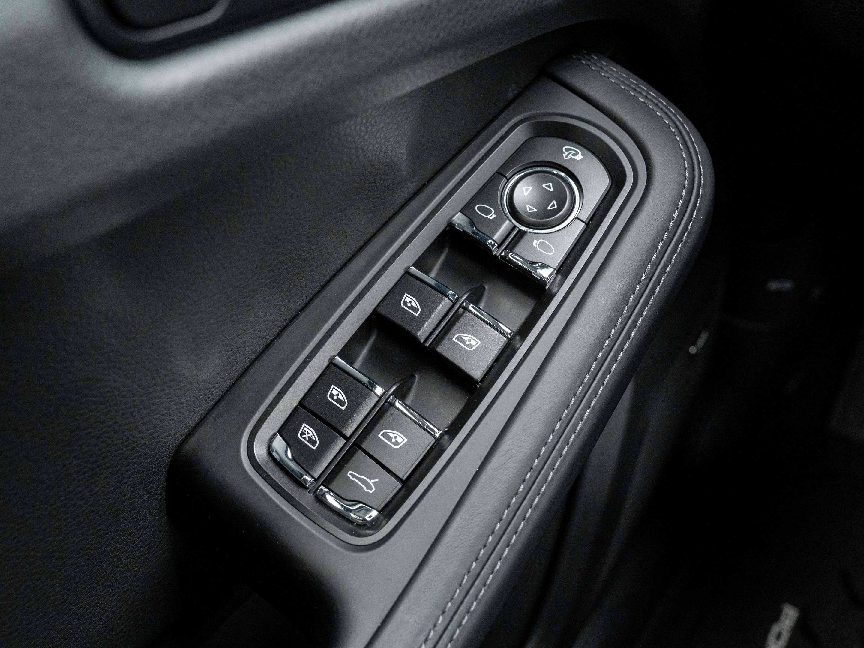 2025 Porsche Macan S | Winter Tire Package Included | 375 HP thumb 21